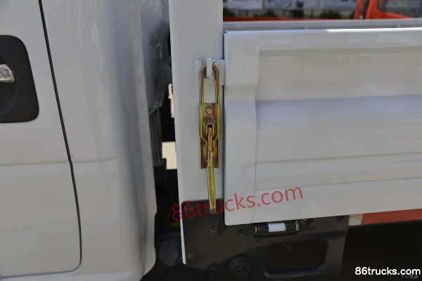 Dongfeng T5 1.6L 122 hp 4X2(6 wheels) Gasoline 2.99m Double Row Stake Truck (China VI) Body (2) | 86Trucks
