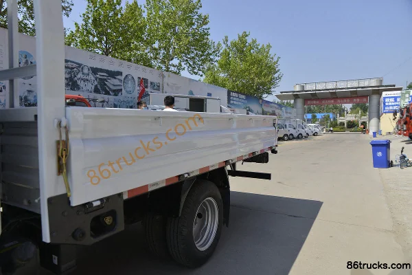 Dongfeng T5 1.6L 122 hp 4X2(6 wheels) Gasoline 2.99m Double Row Stake Truck (China VI) Body (1) | 86Trucks