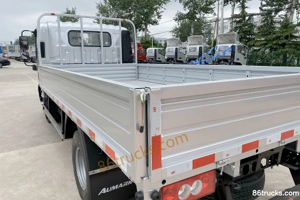 Foton Aumark S1 Series 156 hp 4X2(6 wheels) 4.17m Single Row Stake Light Truck (Silver) Body (2) | 86Trucks