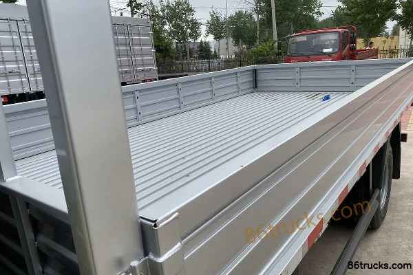 Foton Aumark S1 Series 156 hp 4X2(6 wheels) 4.17m Single Row Stake Light Truck (Silver) Body (1) | 86Trucks