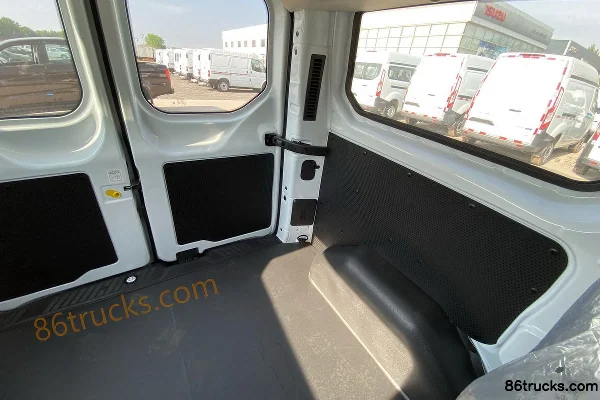 JMC New Transit 2020 Model 121 hp 6-Seat Short Wheelbase 2.0T Diesel Low Roof Multi-Purpose Van Cargo Box (3) | 86Trucks
