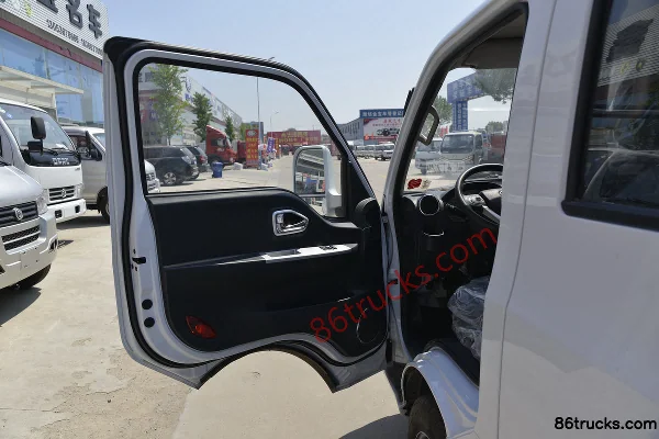 Dongfeng T5 95hp 4X2(6 wheels) 2.99m Double Row Flatbed Light Truck (Beijing VI) Cab (1) | 86Trucks
