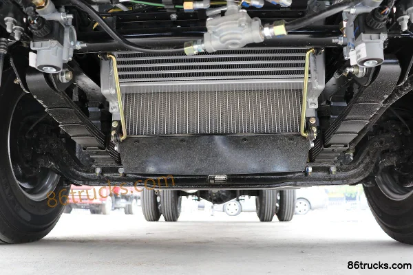 Yuejin Fuyun X500 143 hp 4X2(6 wheels) 4.18m single-row flatbed light truck Chassis (1) | 86Trucks
