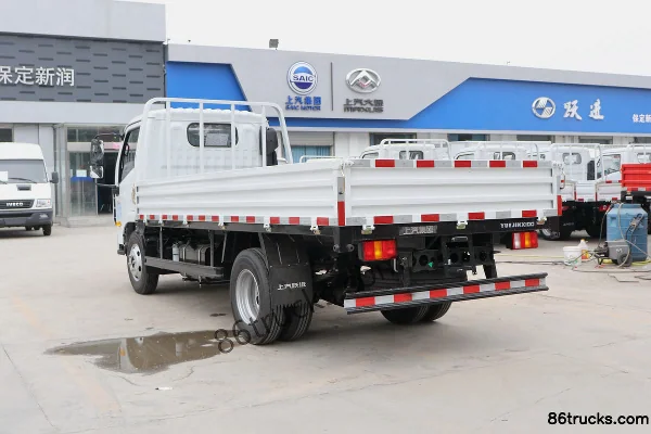 Yuejin Fuyun X500 143 hp 4X2(6 wheels) 4.18m single-row flatbed light truck Body (2) | 86Trucks