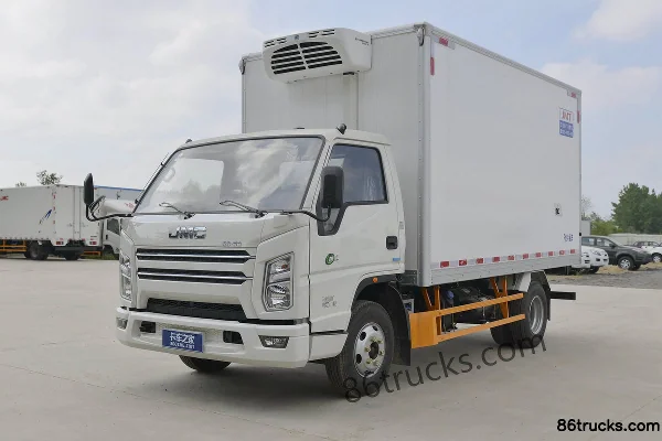 JMC New Shunda 129hp 4X2(6 wheels) 3.97m refrigerated truck Exterior (3) | 86Trucks