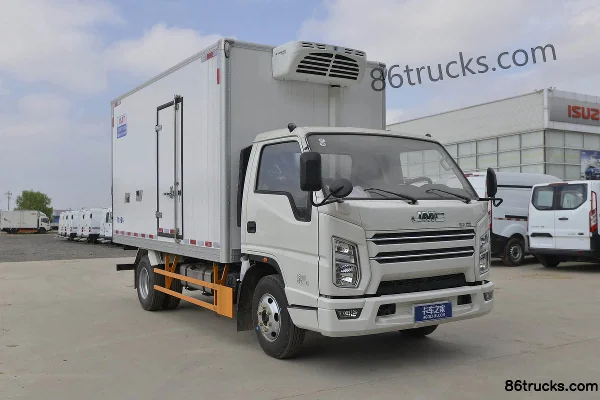 JMC New Shunda 129hp 4X2(6 wheels) 3.97m refrigerated truck Exterior