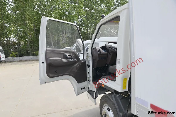 JMC New Shunda 129hp 4X2(6 wheels) 3.97m refrigerated truck Cab (1) | 86Trucks