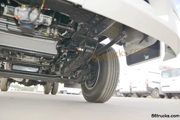 JMC New Shunda 129hp 4X2(6 wheels) 3.97m refrigerated truck Chassis (3) | 86Trucks