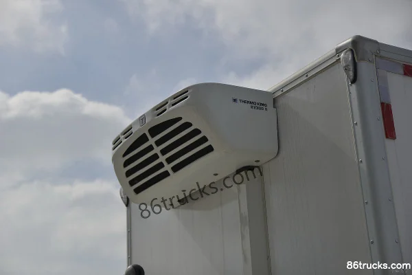 JMC New Shunda 129hp 4X2(6 wheels) 3.97m refrigerated truck Body (3) | 86Trucks