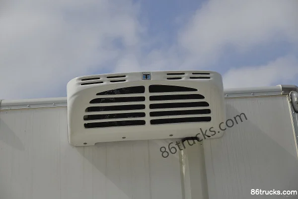 JMC New Shunda 129hp 4X2(6 wheels) 3.97m refrigerated truck Body (2) | 86Trucks