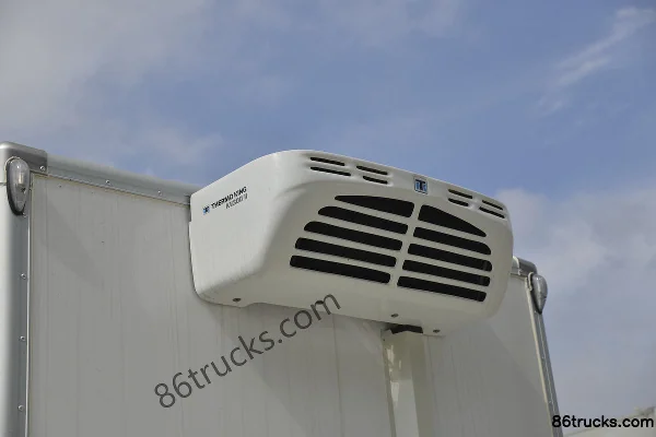 JMC New Shunda 129hp 4X2(6 wheels) 3.97m refrigerated truck Body (1) | 86Trucks