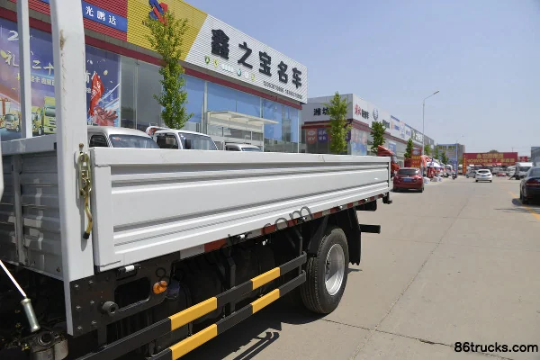 Dongfeng Duolika D6-S 2018 model 115hp 4X2(6 wheels) 3.87m single-row flatbed light truck Body (1) | 86Trucks