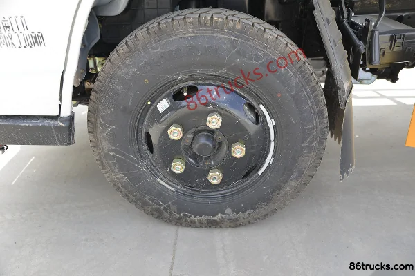 JMC Shunda Wide Body 116 hp 4X2(6 wheels) 4.215m Gas Cylinder Transport Truck Chassis (3) | 86Trucks