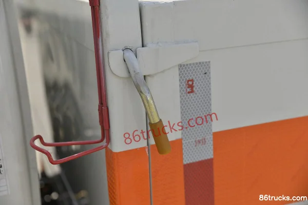 JMC Shunda Wide Body 116 hp 4X2(6 wheels) 4.215m Gas Cylinder Transport Truck (3) | 86Trucks