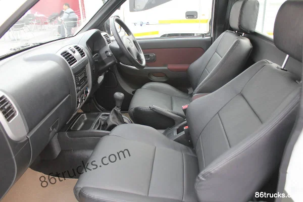 JMC Baodian 2012 2 roues motrices 2,8L diesel pick-up simple cabine (conduite à droite) Châssis (2) | 86Trucks