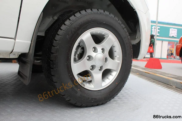 JMC Baodian 2012 2 roues motrices 2,8L diesel pick-up simple cabine (conduite à droite) Carrosserie (2) | 86Trucks