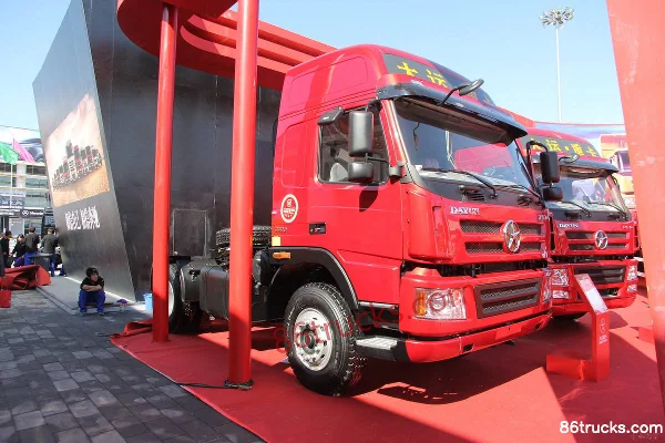 Dayun N8H Heavy Truck Composite Type 350hp 4X2(6 wheels) Tractor Truck (Flat Top) Exterior (3) | 86Trucks