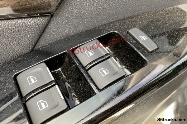 Jiangxi Isuzu Lingtuo 2019 Manual Leading Edition 2.5T Diesel 150hp 4WD Double Cab Pickup Chassis (3) | 86Trucks