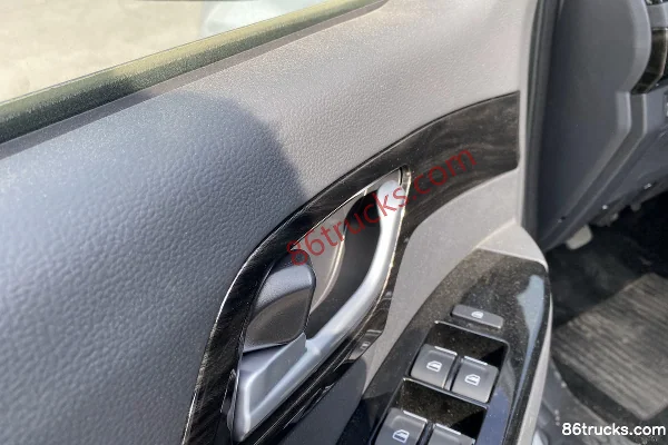 Jiangxi Isuzu Lingtuo 2019 Manual Leading Edition 2.5T Diesel 150hp 4WD Double Cab Pickup Chassis (2) | 86Trucks