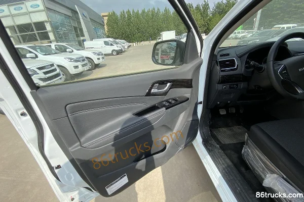 Jiangxi Isuzu Lingtuo 2019 Manual Leading Edition 2.5T Diesel 150hp 4WD Double Cab Pickup Chassis (1) | 86Trucks