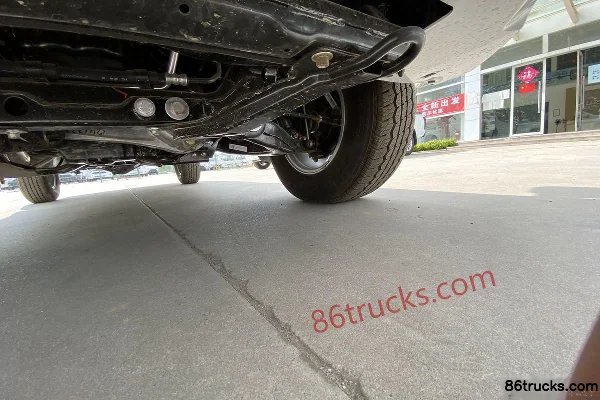 Jiangxi Isuzu Lingtuo 2019 Manual Leading Edition 2.5T Diesel 150hp 4WD Double Cab Pickup Body (3) | 86Trucks