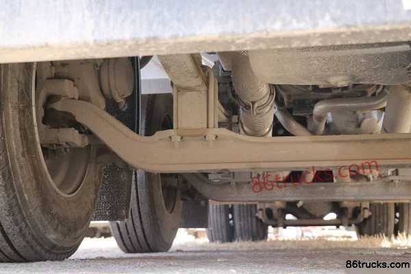 Sinotruk HOWO T5G 340hp 8X4(12 wheels) aluminum fuel tanker (Xingshi brand) Chassis (2) | 86Trucks