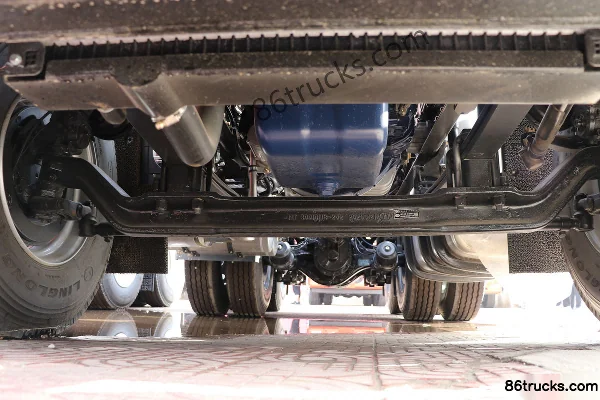 FAW Jiefang Qingdao Han V heavy truck 400 hp 6X4(10 wheels) tractor truck (flat top) Chassis (1) | 86Trucks