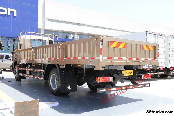 Foton Aoling Big Horn 210hp 4X2(6 wheels) 6.1m Single Row Stake Cargo Truck Exterior (2) | 86Trucks