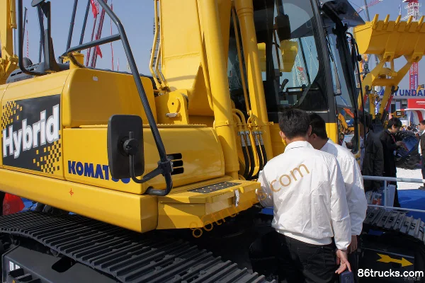 KOMATSU HB205-1 Crawler Hybrid Excavator Exterior (2) | 86Trucks
