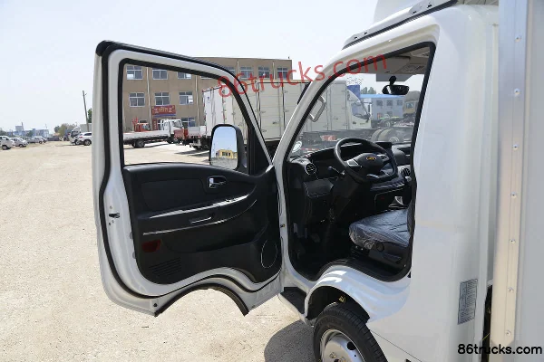 Ouling V5 Deluxe Edition 129 hp 4X2(6 wheels) 4.005 meter Single Row Van Light Truck (China VI) Cab (1) | 86Trucks