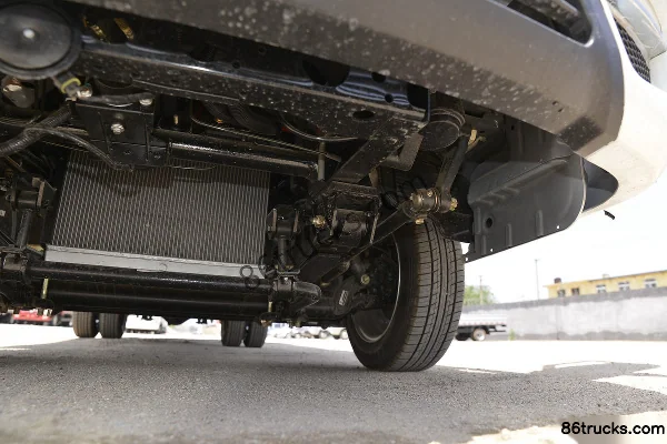 Ouling V5 Deluxe Edition 129 hp 4X2(6 wheels) 4.005 meter Single Row Van Light Truck (China VI) Chassis (3) | 86Trucks