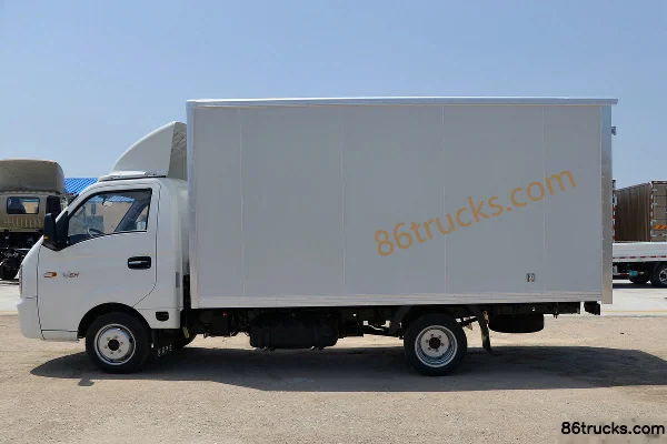 Ouling V5 Deluxe Edition 129 hp 4X2(6 wheels) 4.005 meter Single Row Van Light Truck (China VI) Body (3) | 86Trucks