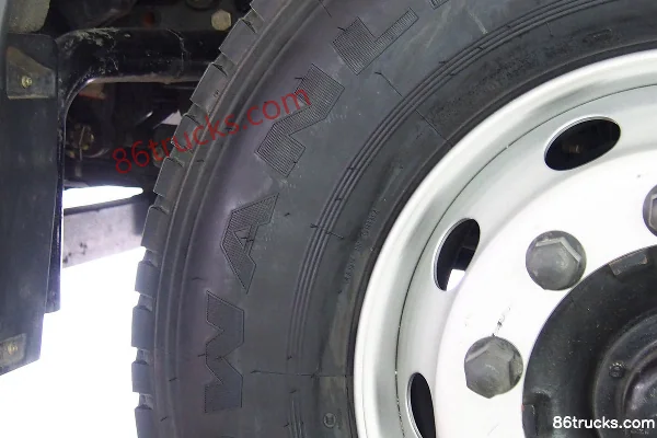 FAW Linghe Huzun S200 Heavy Truck Comfort Edition 500hp 6X4(10 wheels) Tractor Truck Chassis (3) | 86Trucks