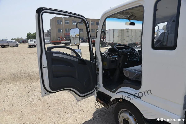 Tangjun Ouling Jinlika II 102hp 4X2(6 wheels) 3.8m half-cab flatbed light truck (1) | 86Trucks