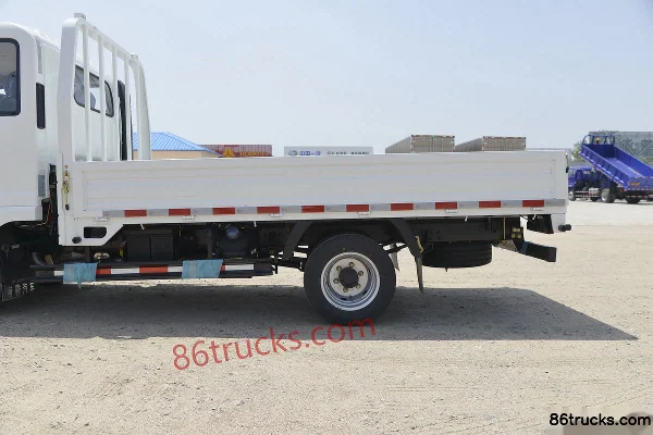 Tangjun Ouling Jinlika II 102hp 4X2(6 wheels) 3.8m half-cab flatbed light truck Body (3) | 86Trucks