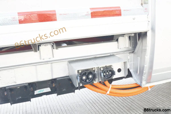Yanlong Auto 2.5T 2.8m single-cab pure electric barrel garbage truck 41.1kWh 4X2(6 wheels) (1) | 86Trucks
