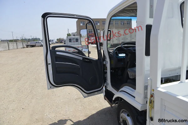 Tangjun Ouling Jinlika II 102hp 4X2(6 wheels) 3.7m Single Row Flatbed Truck Cab (1) | 86Trucks