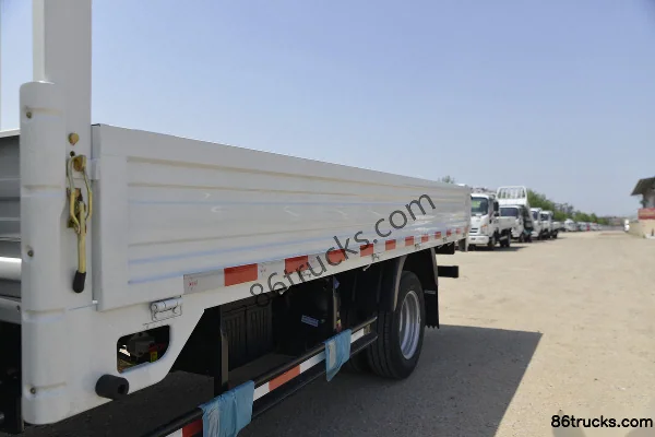Tangjun Ouling Jinlika II 102hp 4X2(6 wheels) 3.7m Single Row Flatbed Truck Body (1) | 86Trucks