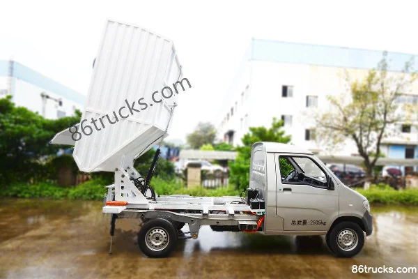 Yanlong Auto 2.5T Single Row Pure Electric Self Loading Garbage Truck 41.11kWh 4X2(6 wheels) Exterior