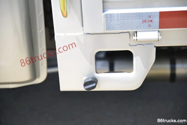 Tangjun Ouling V5 Series 112 hp 4X2(6 wheels) 3.01m Double Row Flatbed Light Truck (China VI) Body (2) | 86Trucks