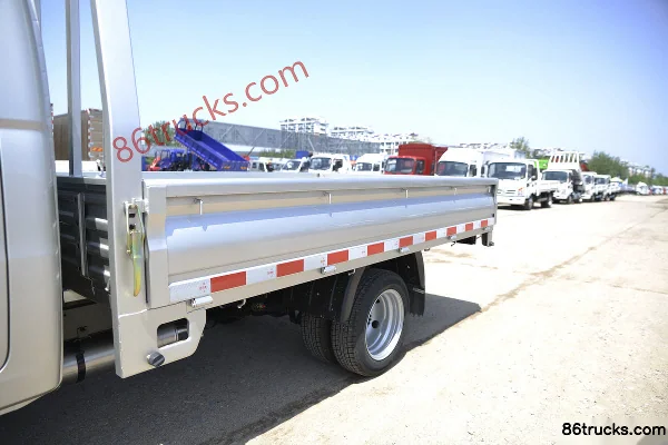 Tangjun Ouling V5 Series 112 hp 4X2(6 wheels) 3.01m Double Row Flatbed Light Truck (China VI) Body (1) | 86Trucks