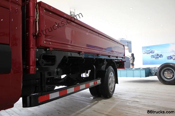 JAC 120 hp 4X2(6 wheels) 3570mm Wheelbase Single Row Flatbed Light Truck (European Short Front) Chassis (1) | 86Trucks