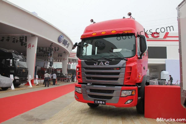 JAC Gallop KX Heavy Truck 270 hp 8X4(12 wheels) 9.5m Semi-Sleeper Flatbed Cargo Truck Exterior (3) | 86Trucks