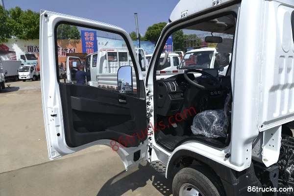 Yuejin Xiaofuxing S50 2.2L 82hp 4X2(6 wheels) Diesel 3.2m Single Row Stake Truck Cab (1) | 86Trucks