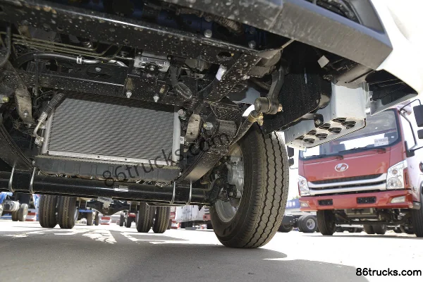 Yuejin Xiaofuxing S50 2.2L 82hp 4X2(6 wheels) Diesel 3.2m Single Row Stake Truck Chassis (3) | 86Trucks