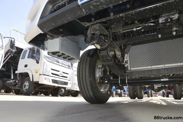 Yuejin Xiaofuxing S50 2.2L 82hp 4X2(6 wheels) Diesel 3.2m Single Row Stake Truck Chassis (2) | 86Trucks