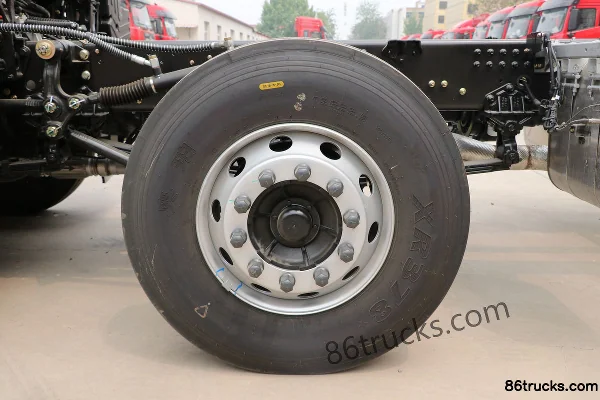 Dongfeng Commercial Vehicle Tianlong VL Heavy Truck 245 hp 6X2(8 wheels) 9.6m Flatbed Cargo Truck Chassis (3) | 86Trucks