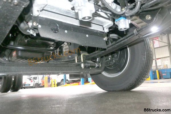 Qingling Isuzu M600 132 hp 4X2(6 wheels) 4.13 m single-row van light truck Chassis (3) | 86Trucks