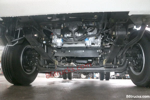 Qingling Isuzu M600 132 hp 4X2(6 wheels) 4.13 m single-row van light truck Chassis (1) | 86Trucks
