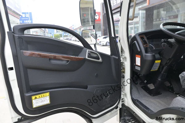 Dayun New Aopuli 116 hp 4X2(6 wheels) 4.05m Single Row Flatbed Light Truck Cab (1) | 86Trucks